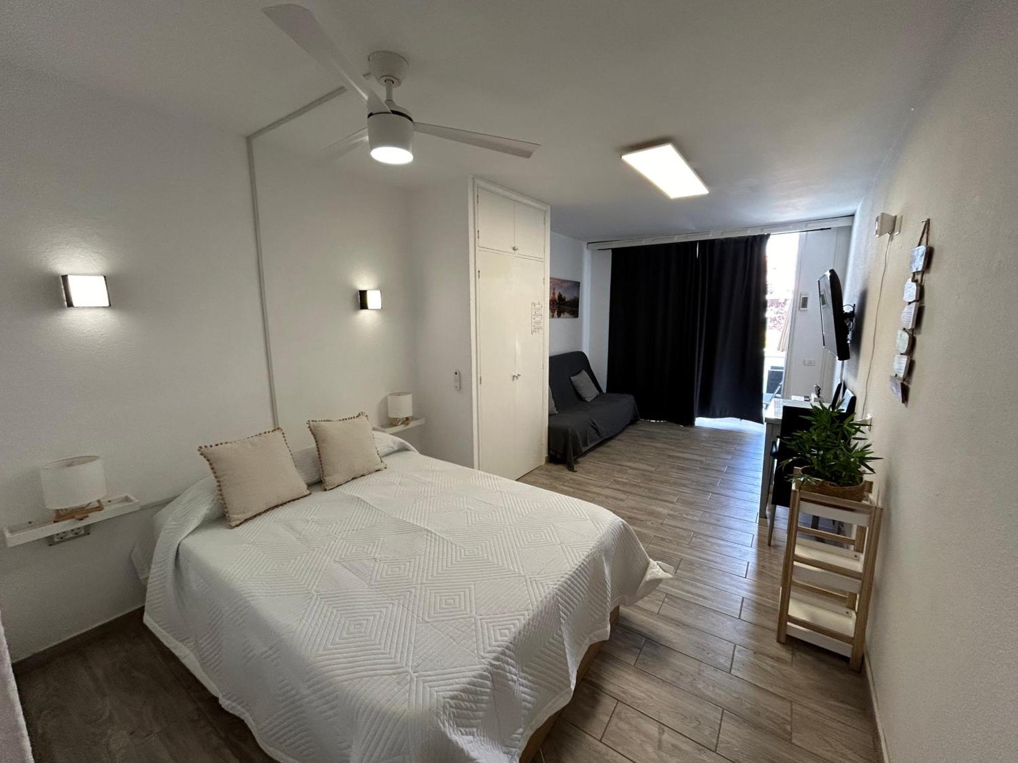 Sunny Apt With Terrace Coastal Area South Arona Arona  Exterior foto